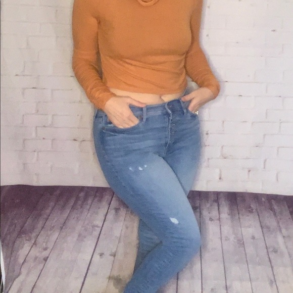 HOST PICK mask/cowl neck crop top - Picture 8 of 13